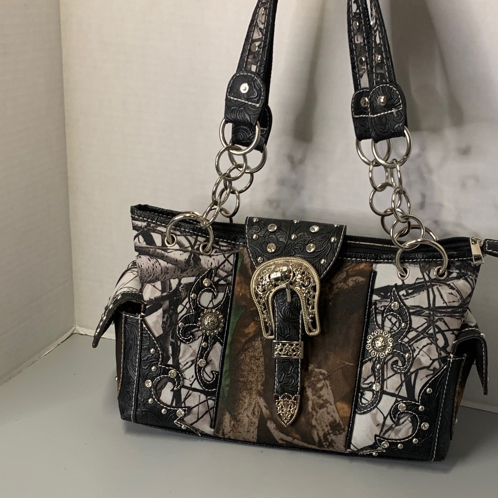 Cowgirl Trendy Camouflage Conceal & Carry Women's Bag - Picture 2 of 14